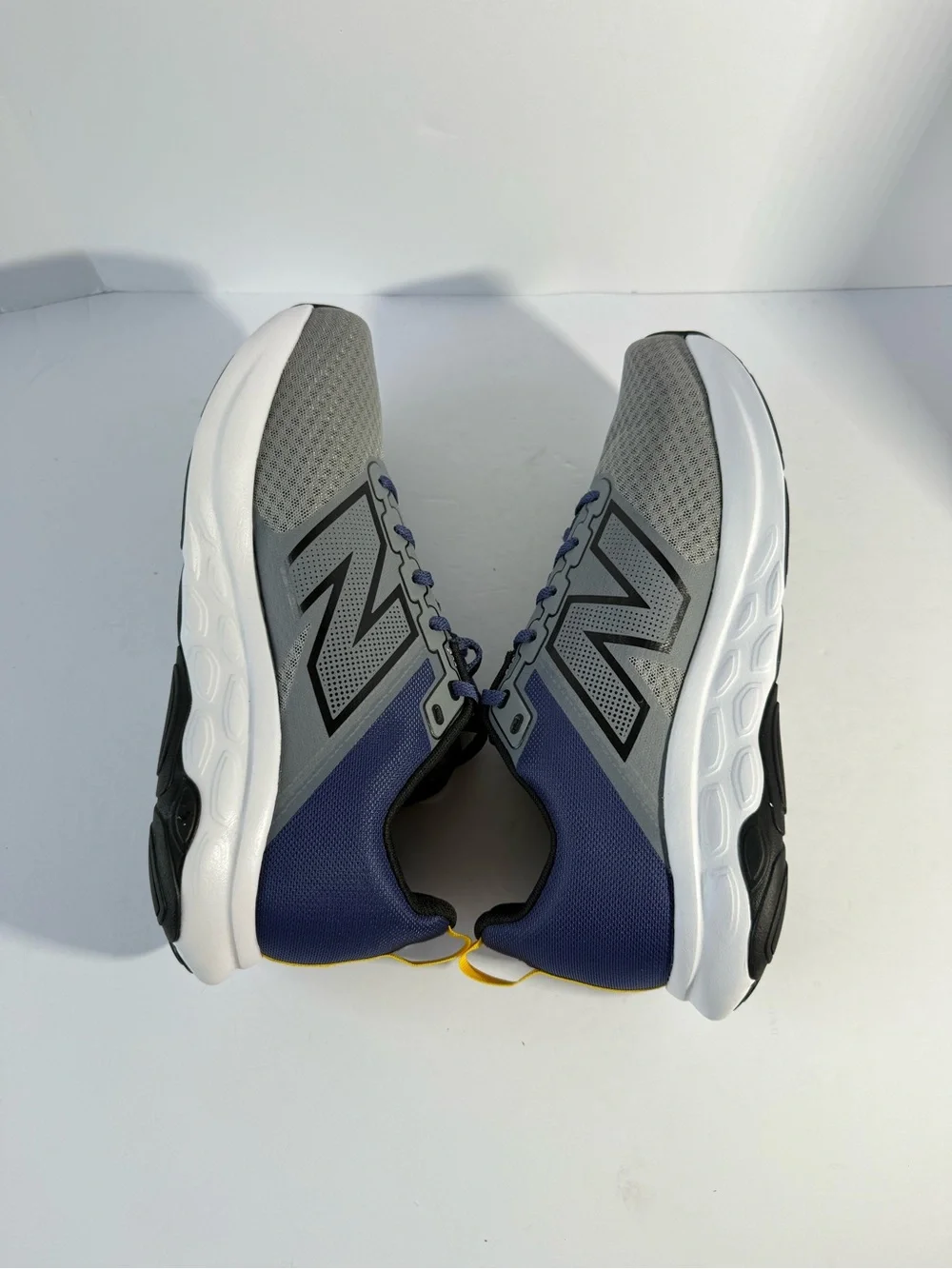 NEW BALANCE 460 V4 Running Sneakers M460RG4 Mens 10.5  Women’s 12 (4E) NEW